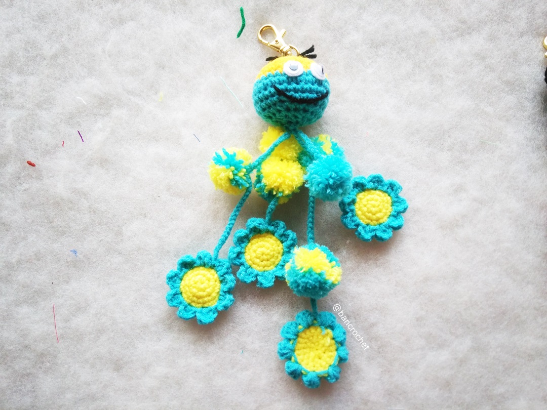 Bancrochet พวงกุญแจห้อยกระเป๋ามินเนี่ยนสีฟ้า minion sunflowers keychains สีฟ้า 10 นิ้ว