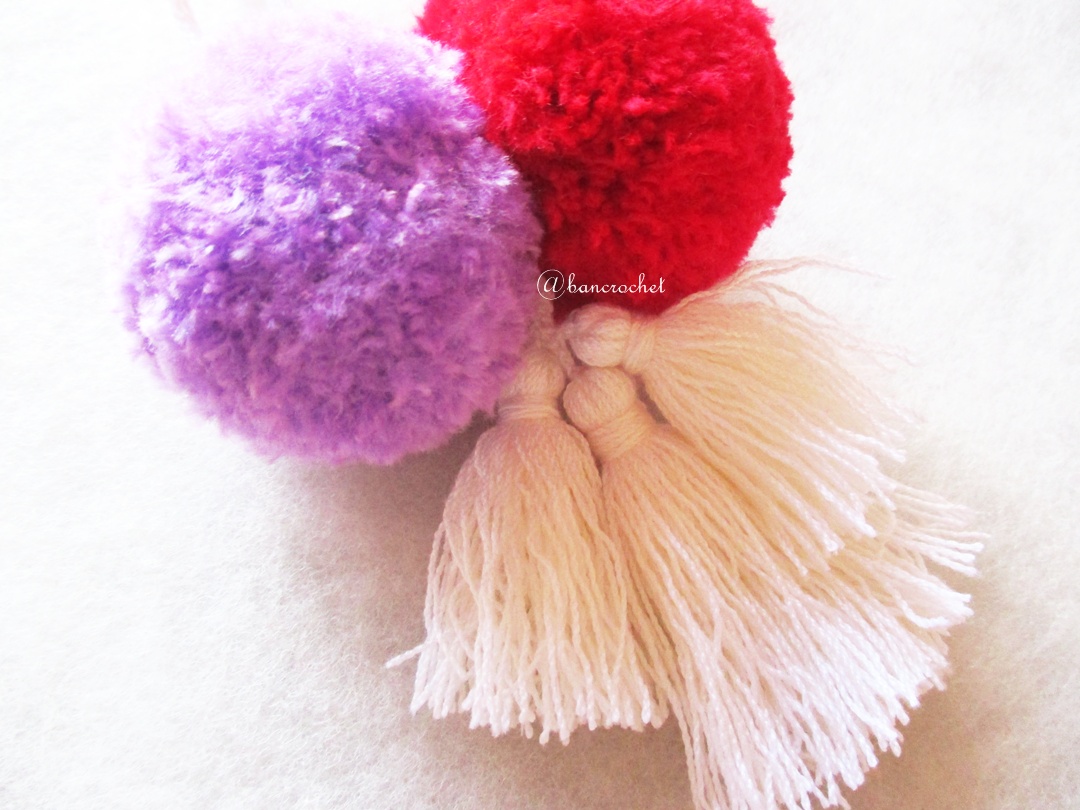 พู่+ปอมปอมแขวนกระเป๋าถักโครเชต์ pompom crochet