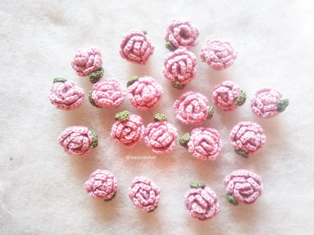 Bancrochet ดอกกุหลาบจิ๋วถักโครเชต์ crochet mini rose flowers สีม่วง 0.5 นิ้ว