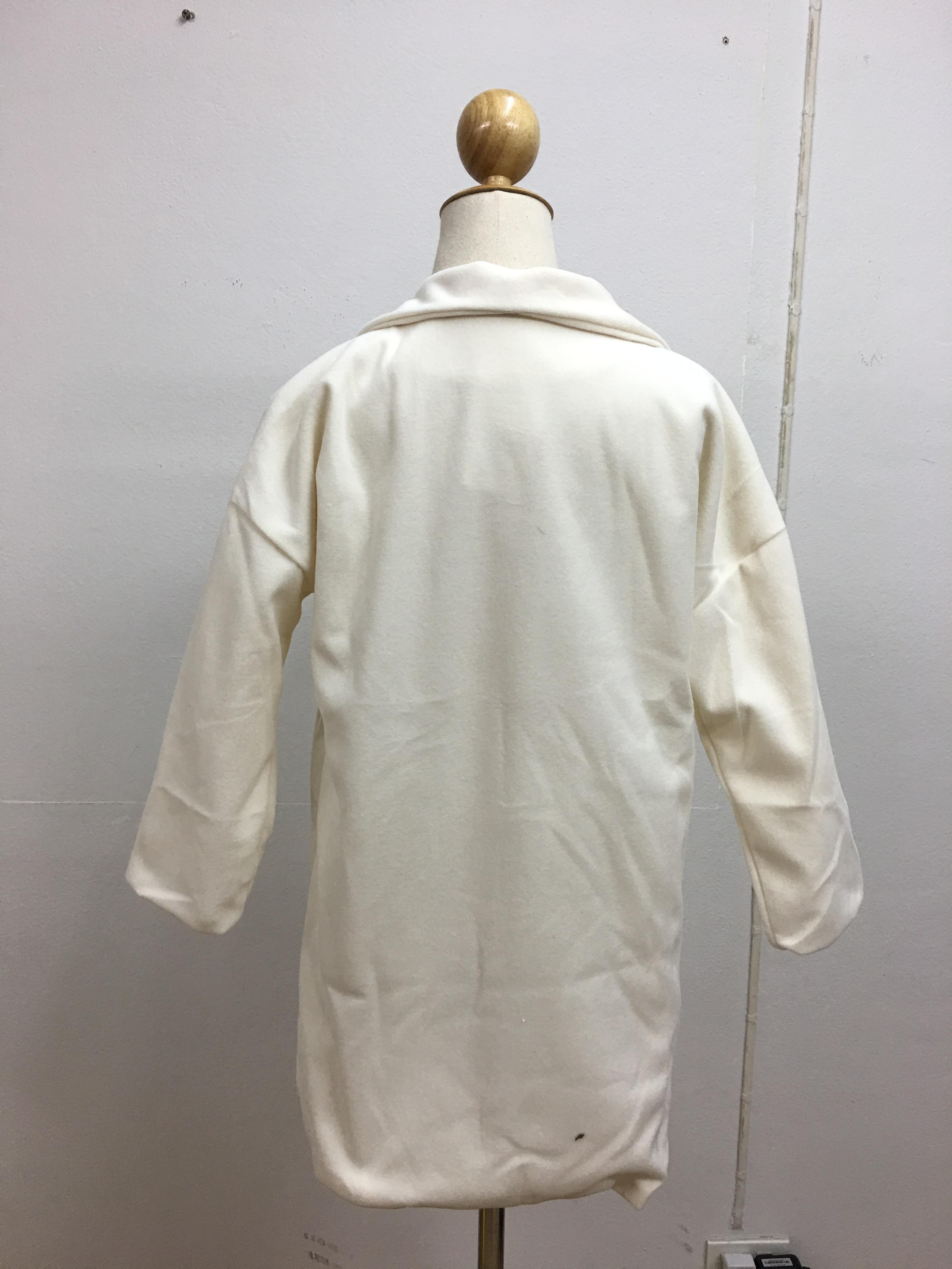 Over Coat ทรงโคล่ง ผ้าสำลีเนื้อเรียบสีขาว บุซับในกันลมกันหนาว พร้อมส่ง ขาว