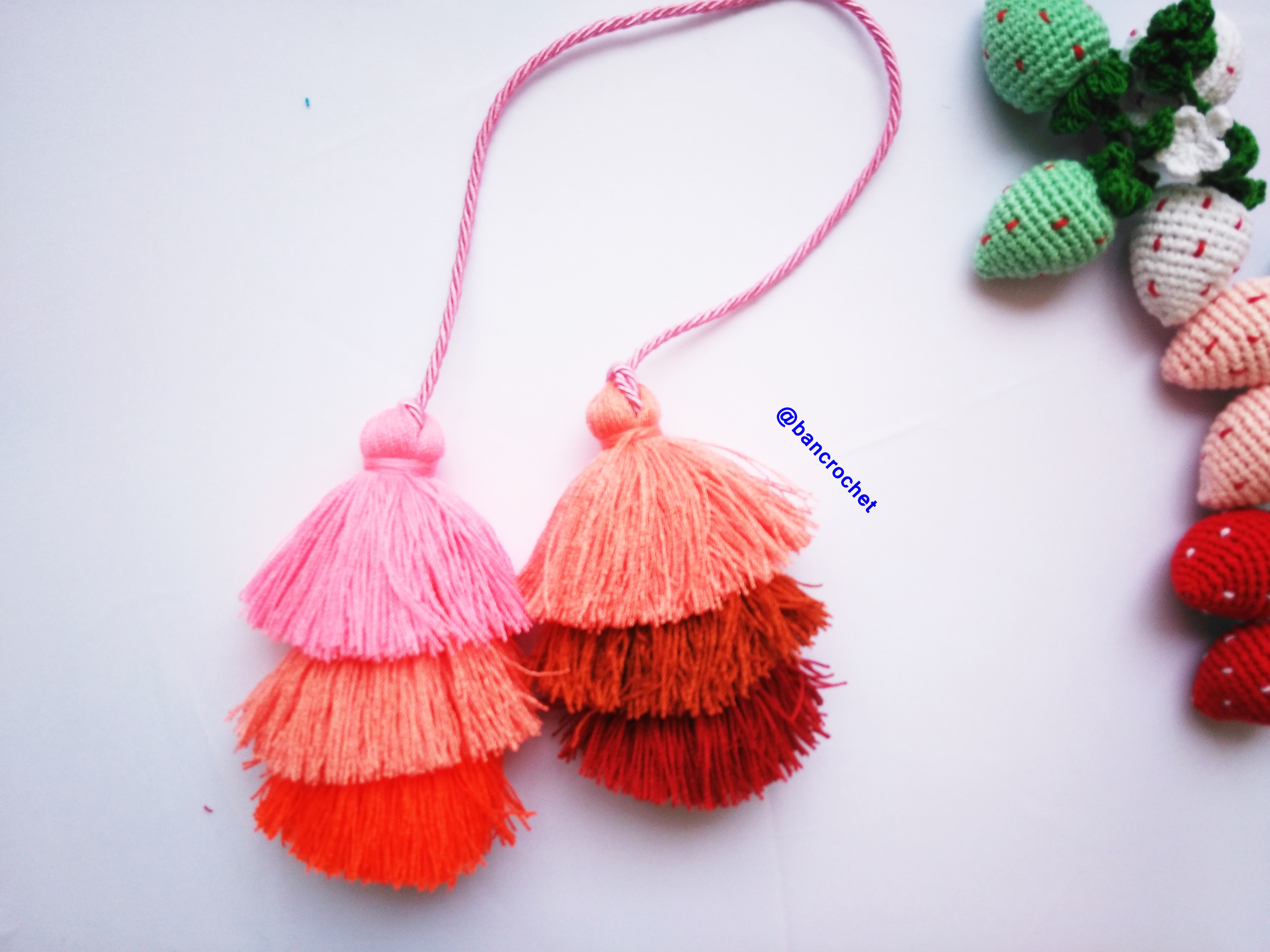 Bancrochet พู่ห้อยกระเป๋า/ที่ห้อยกระเป๋าแฮนด์เมด Tassels keychain hanging for bags หลากสี 4 นิ้ว
