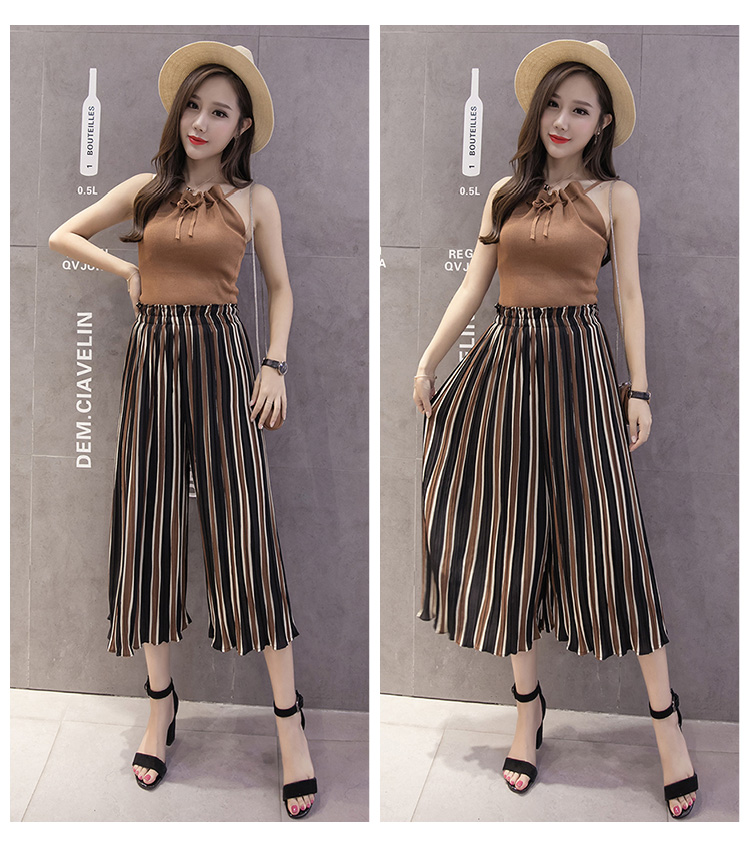 Trousers505 กางเกงขายาวห้าส่วนลายริ้วโทนสีน้ำตาลดำ เอวยางยืด มีเข็มขัดผ้าเข้าชุด ผ้าอัดพลีทเนื้อดีมีน้ำหนักทิ้งตัว งานน่ารัก แมทช์กับอะไรก็สวย ใส่กับเสื้อทรงไหนก็ดูดี