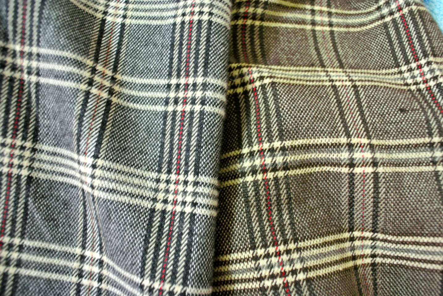 ชุดเดรสสั้นแขนยาว ลายสก๊อต