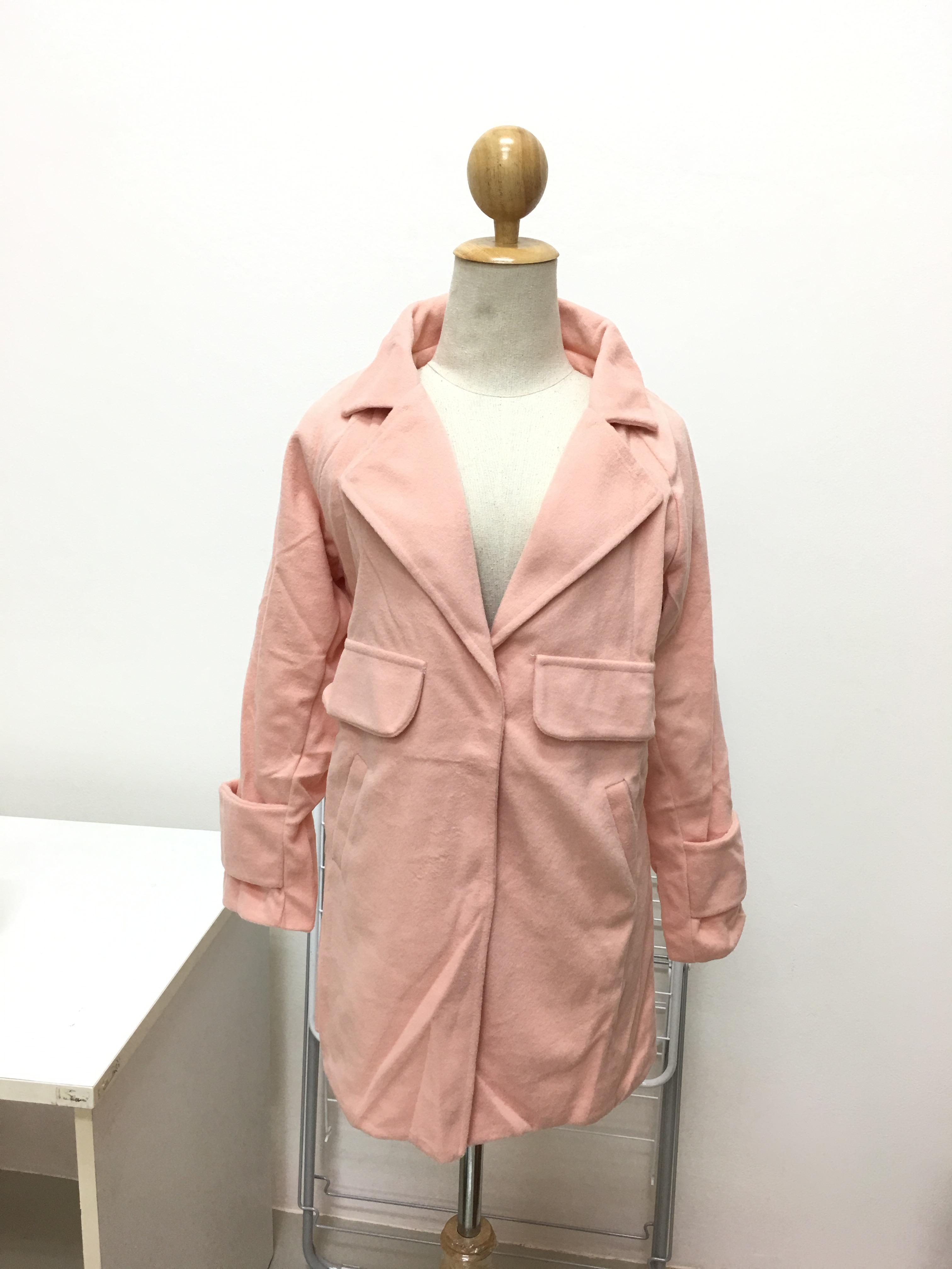 เสื้อโค้ทกันหนาว ทรงสวย สีหวาน ผ้าสำลีผสมสักกะหลาด เนื้อเบา นุ่ม บุซับในกันลม พร้อมส่งจ้า สีชมพูโอรส