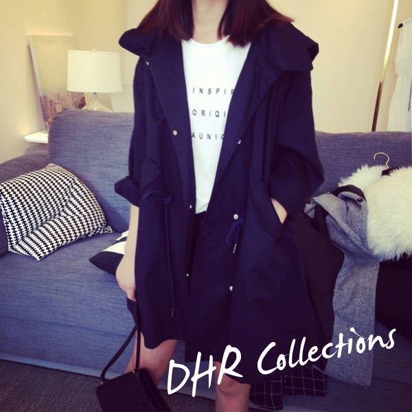 เสื้อคลุมสไตล์เกาหลี สีกรมท่าเข้ม มีฮู้ด ผูกเอว ทรงสวย ผ้าเนื้อด้าน ไม่หนา ใส่คลุมกำลังดี พร้อมส่งเลยจ้า สีกรมท่า