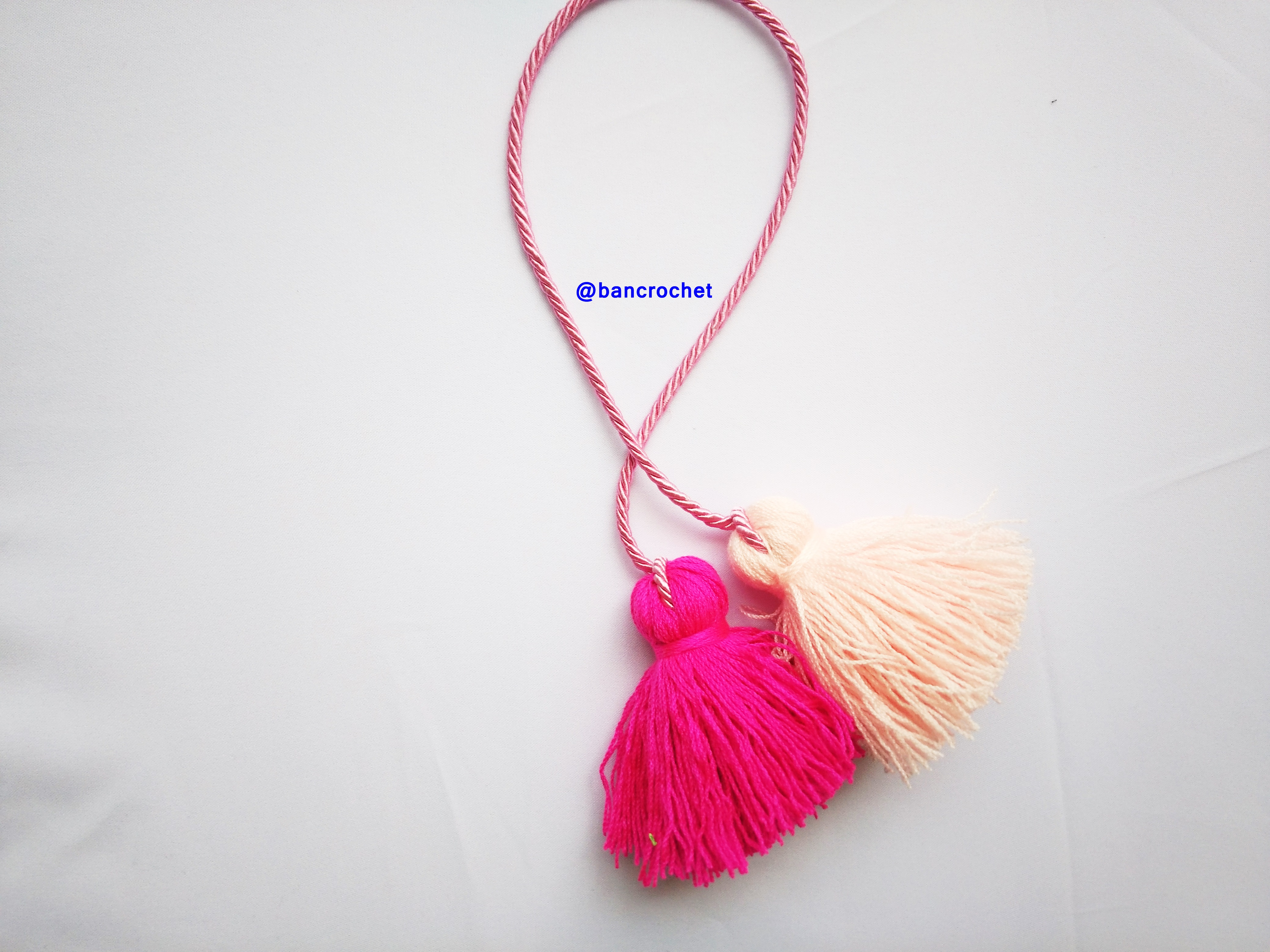 Bancrochet พู่ห้อยกระเป๋า/ที่ห้อยกระเป๋าแฮนด์เมด Tassels keychain hanging for bags หลากสี 4 นิ้ว