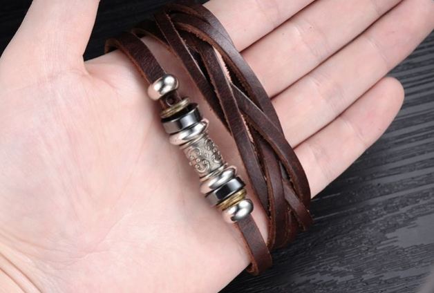 สร้อยข้อมือผู้ชาย กำไลข้อมือผู้ชาย สายหนังแท้ สีน้ำตาล ถักสลับชั้น ร้อย ห่วงเงิน สแตนเลส สร้อยข้อมือเท่ ๆ สำหรับหนุ่มมาดเซอร์ 44010