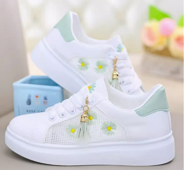 รองเท้าผ้าใบผู้หญิง แบบ วัยรุ่น น่ารัก ๆ รองเท้าผ้าใบ สีขาว แบบตาข่าย ลายดอกไม้ ระบายเหงื่อได้ดี 818446