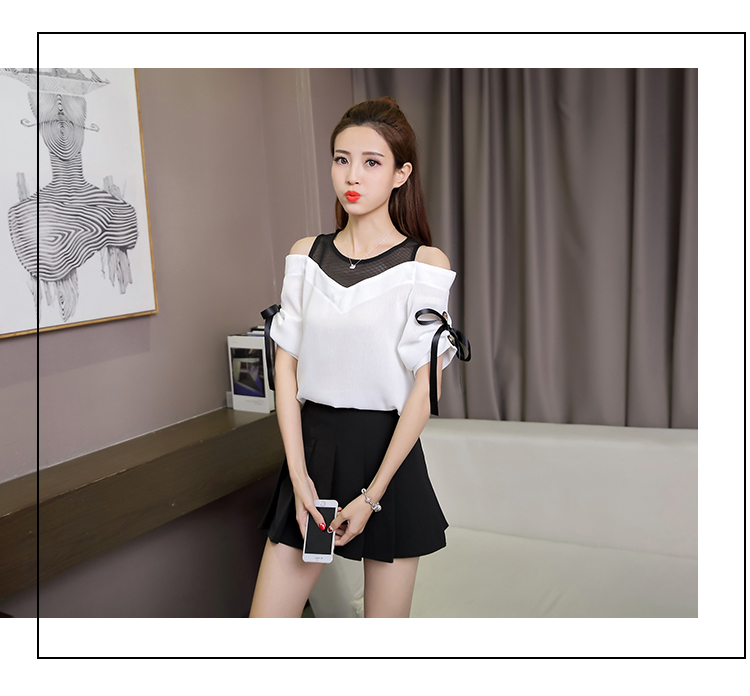 Blouse3794 เสื้อแฟชั่นเว้าไหล่ ช่วงบ่าแต่งผ้าตาข่ายสีดำ แขนผูกโบว์เก๋ๆ ผ้าโพลีเนื้อดีหนาทึบแสงสีพื้นขาว งานน่ารักผ้าเนื้อดีนุ่มใส่สบาย แมทช์กับกระโปรงหรือกางเกงได้หลายสไตล์