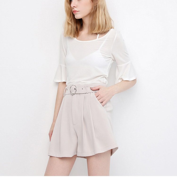 Shorts496 กางเกงขาสั้นทรงสวย ซิปหน้า มีกระเป๋าข้าง ผ้าซาร่าเนื้อดีหนาสวยมีน้ำหนักสีพื้นครีมเปลือกไข่ งานดีผ้าดีสีสวย แมทช์ง่าย ใส่ได้เรื่อยๆ