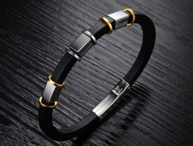 สร้อยข้อมือผู้ชาย กำไลข้อมือชาย สาย Silicone แท้ สีดำ ตกแต่งด้วย ห่วง สแตนเลส ทอง และ เงิน สลับกัน สวยเท่ มากค่ะ no 399249