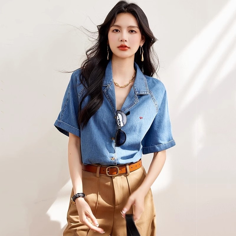 เสื้อเชิ้ตผู้หญิงใส่ทํางาน 390 บาทต่อชิ้น ฟรีค่าจัดส่ง