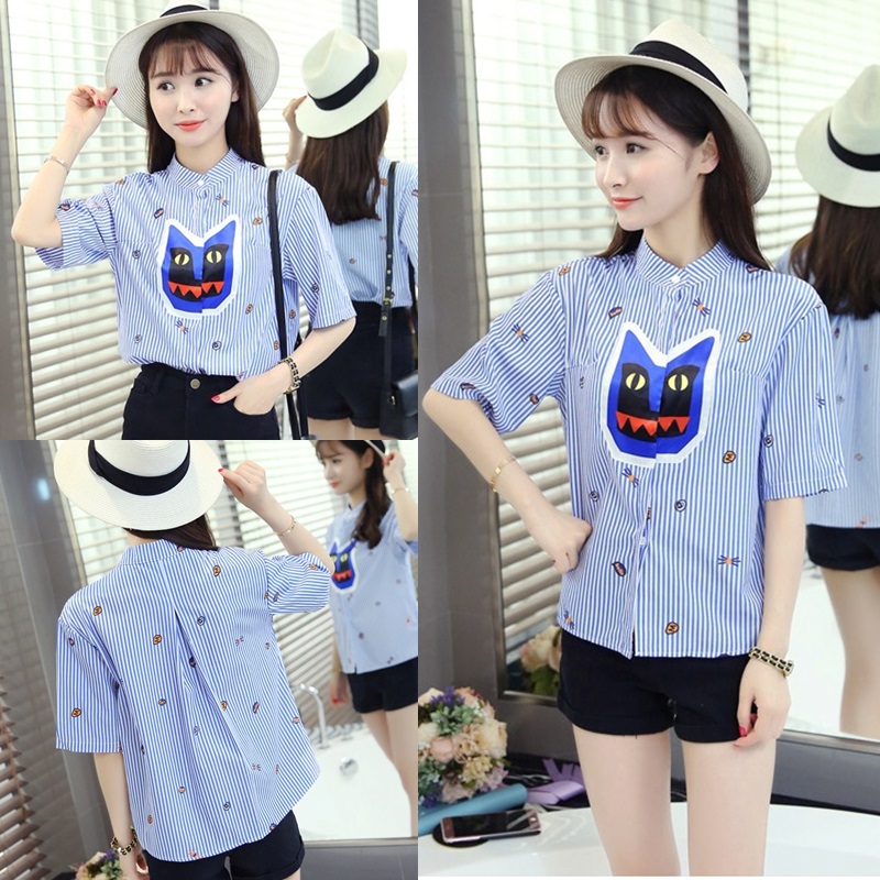 Blouse3691 เสื้อเชิ้ตแฟชั่นลายริ้วสีฟ้าขาวทรงโอเวอร์ไซส์ กระดุมผ่าหน้า ผ้าไมโครเนื้อดีเรียบสวยไม่ยับง่าย งานน่ารักดีเทลดีงาม แมทช์กับกระโปรงหรือกางเกงก็ดูดีไม่แพ้กัน