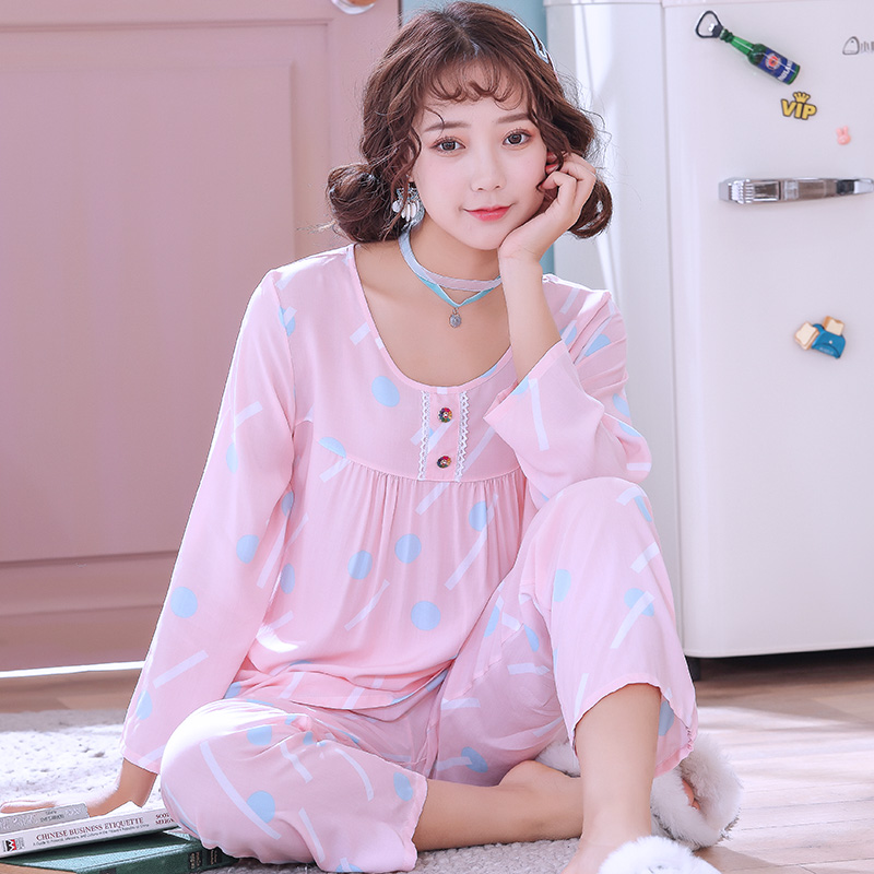 ชุดนอนผู้หญิง