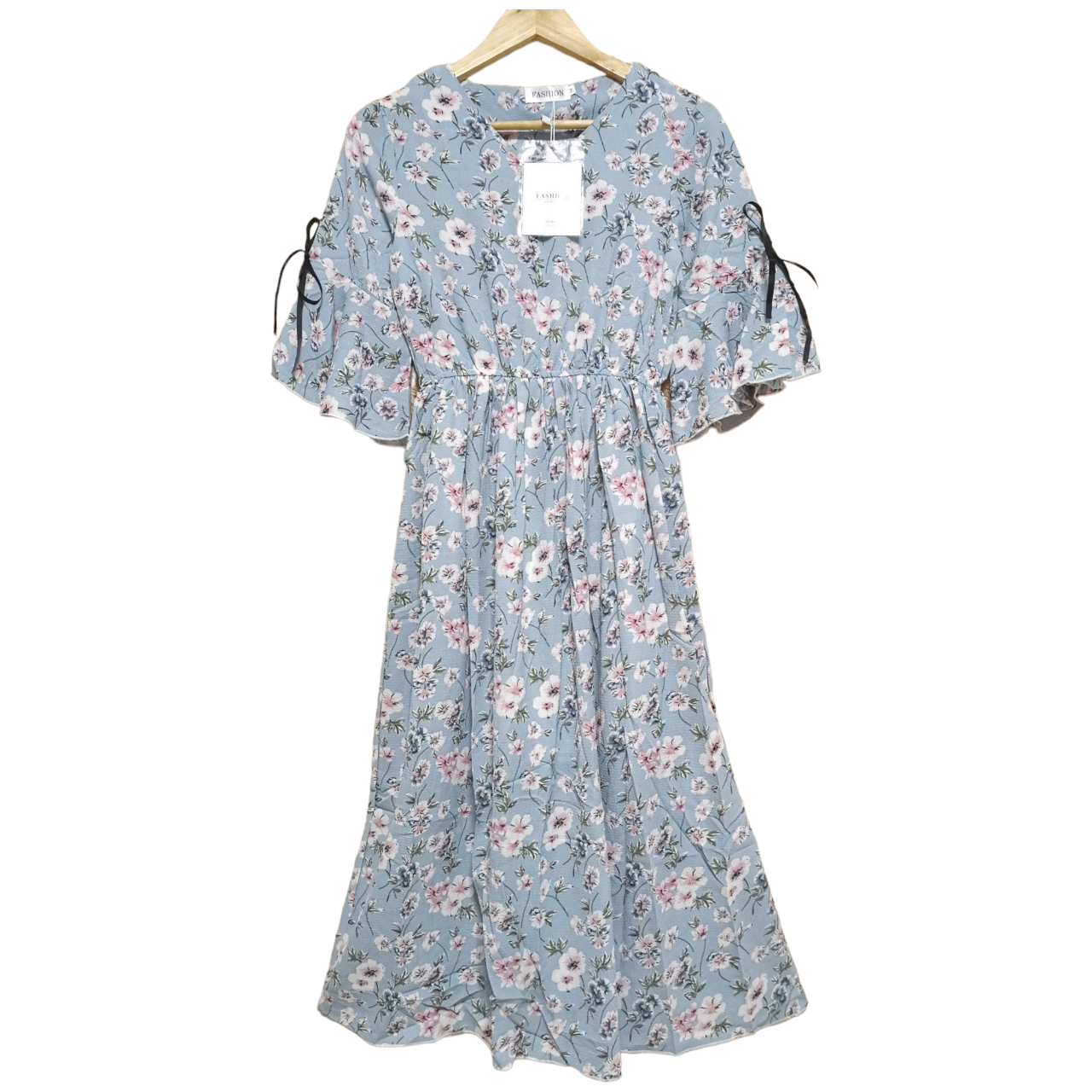 Dress4609 เดรสยาวลายดอกไม้โทนสีฟ้า แขนสามส่วนระบายผูกโบว์ ทรงคอวีใส่แล้วดูผอมเพรียว ผ้าไมโครเนื้อดีหนามีน้ำหนักทิ้งตัวไม่ยับง่ายยืดหยุ่นได้เล็กน้อย มีซับในช่วงกระโปรง งานดีทรงดีเกรดพรีเมียมสวยเหมือนราคาหลักพัน เรียบหรูดูดี ทรงนี้ใส่ได้ทุก