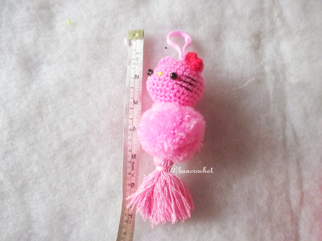 พวงกุญแจปอมปอมคิตตี้ pompoms kitty crochet keychain