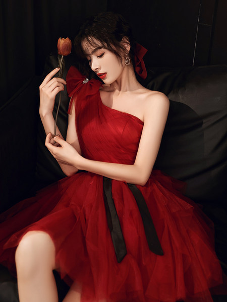 ชุดราตรี ชุดราตรีสวยหรู แบบ ทันสมัย Evening dress