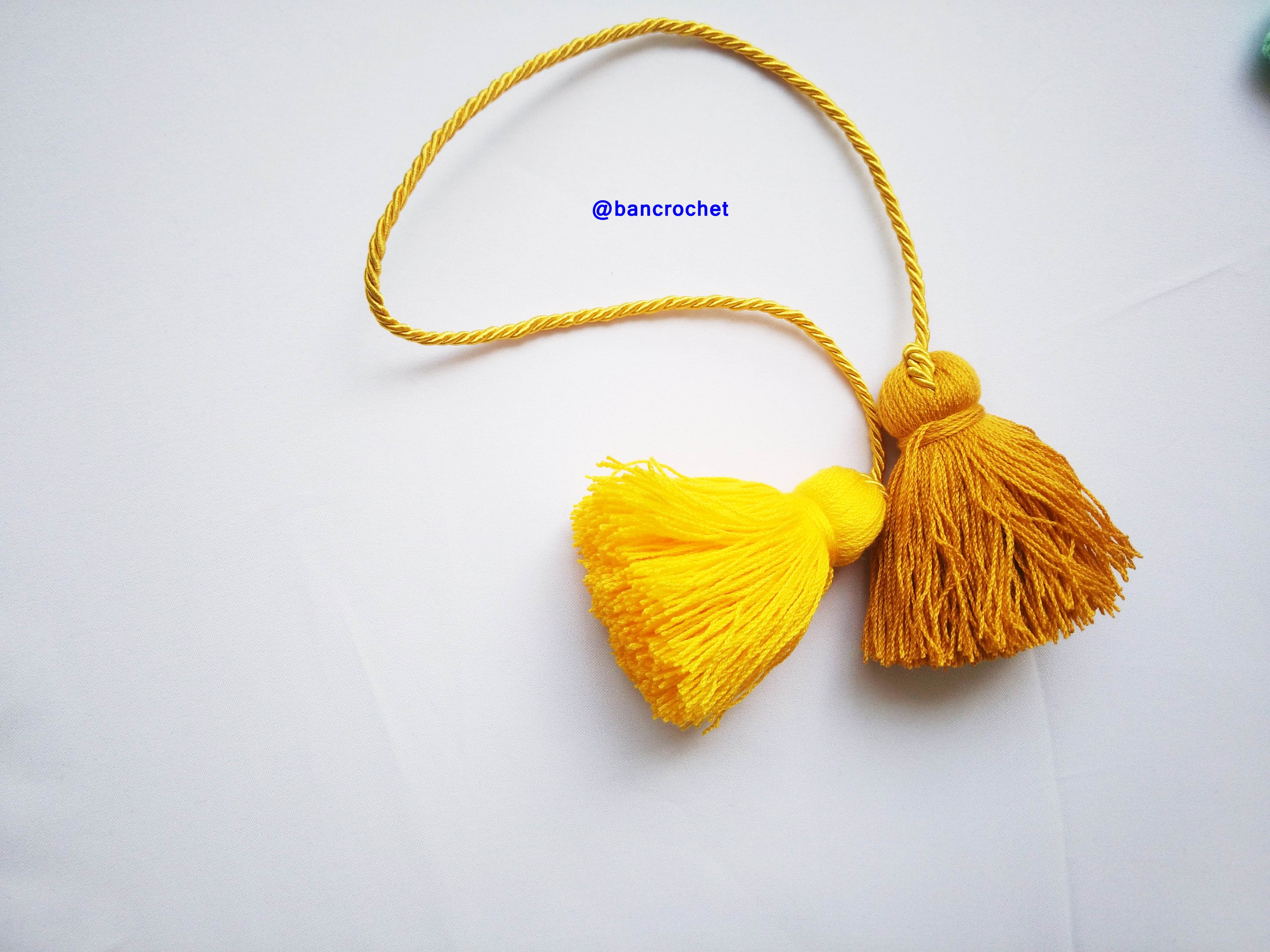 Bancrochet พู่ห้อยกระเป๋า/ที่ห้อยกระเป๋าแฮนด์เมด Tassels keychain hanging for bags หลากสี 4 นิ้ว
