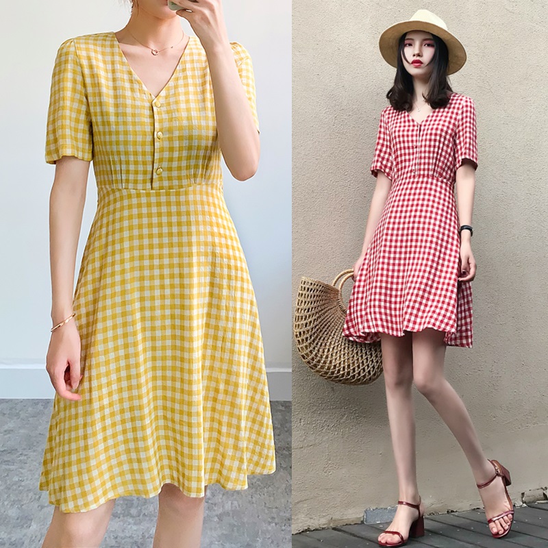 Dress4549 เดรสลายสก็อตคอวีกระดุมหน้าแกะได้ ซิปหลังใส่ง่าย มีผ้าผูกเอว ผ้าคอตตอนลินินเนื้อดีใส่สบาย งานดีทรงดี ทรงนี้น่ารักใส่ได้เรื่อยๆ ใส่ทำงาน/ใส่เที่ยว ชุดเดียวจบ มี 2 สี เหลือง, แดง