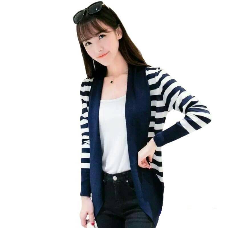 Blouse3449 เสื้อคลุมไหมพรมแขนยาวเนื้อนุ่มเนียนสวยลายริ้วสีขาวกรม ผ้านุ่มใส่สบายกันหนาว/กันแดด งานสวยแมทช์กับอะไรก็เข้า ใส่เก๋ๆ ได้บ่อย