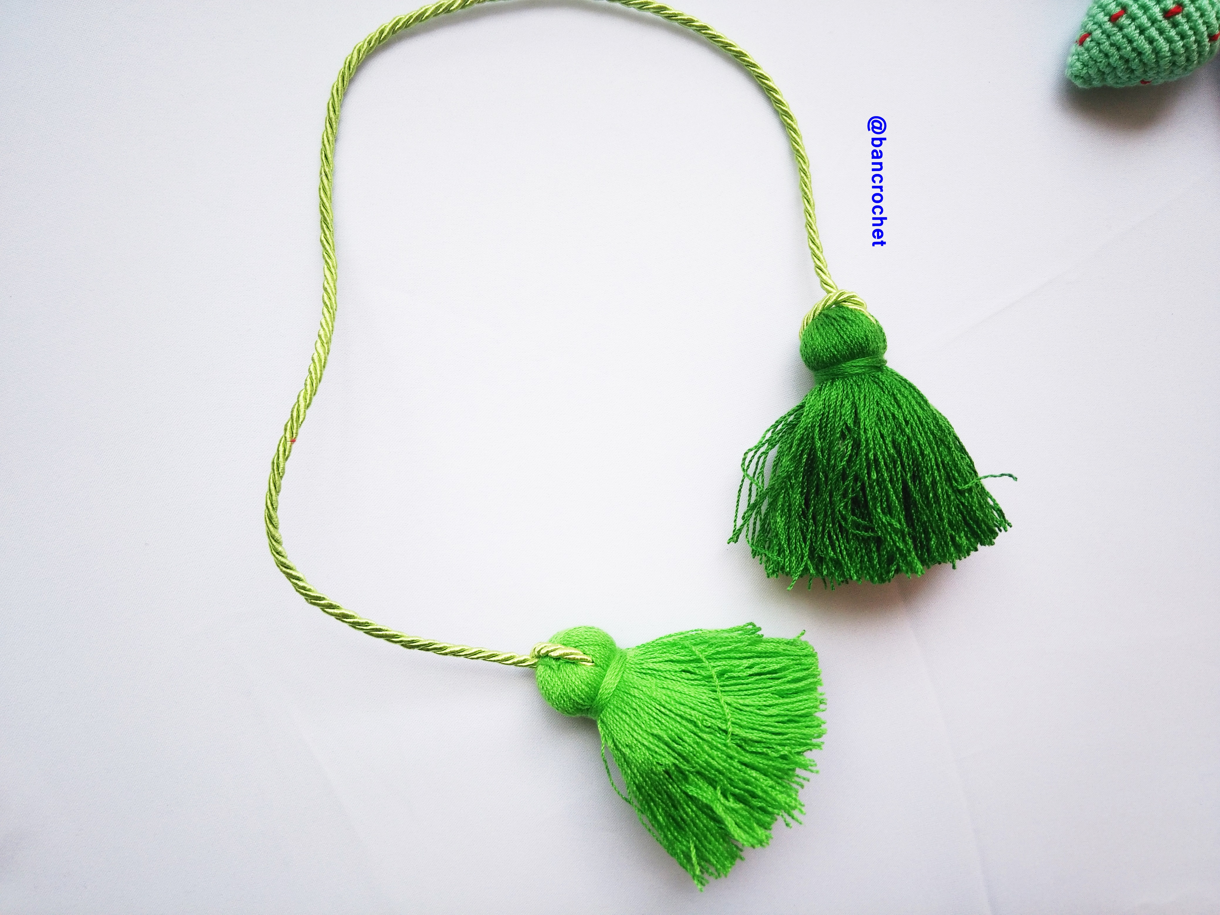 Bancrochet พู่ห้อยกระเป๋า/ที่ห้อยกระเป๋าแฮนด์เมด Tassels keychain hanging for bags หลากสี 4 นิ้ว