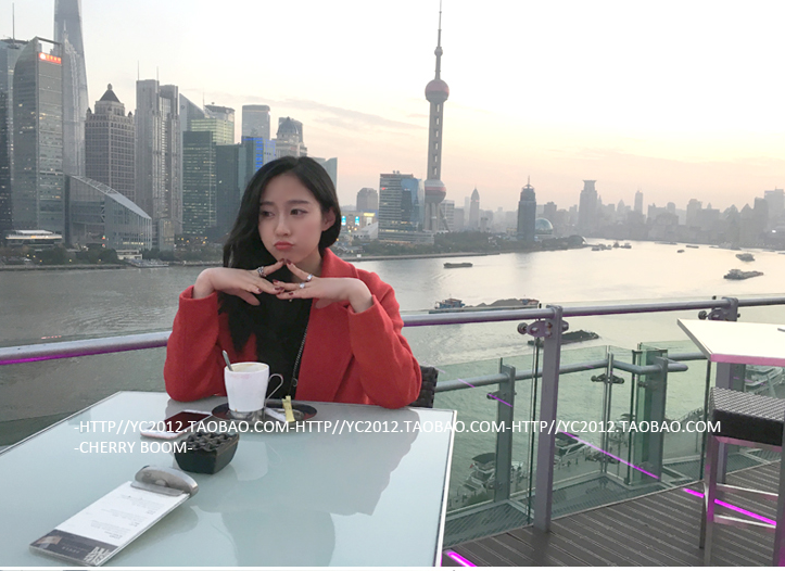 เสื้อโค้ทกันหนาว สีแดง ทรงโคล่ง แต่งกระดุม ผ้าวูลผสมสักกะหลาดเนื้อนุ่ม บุซับในกันลมอย่างดี พร้อมส่ง Overcoat Red