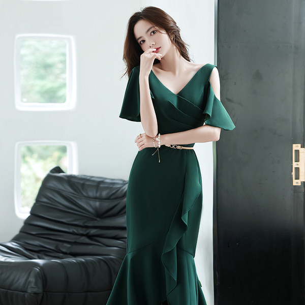 ชุดราตรี ชุดราตรีสวยหรู แบบ ทันสมัย Evening dress