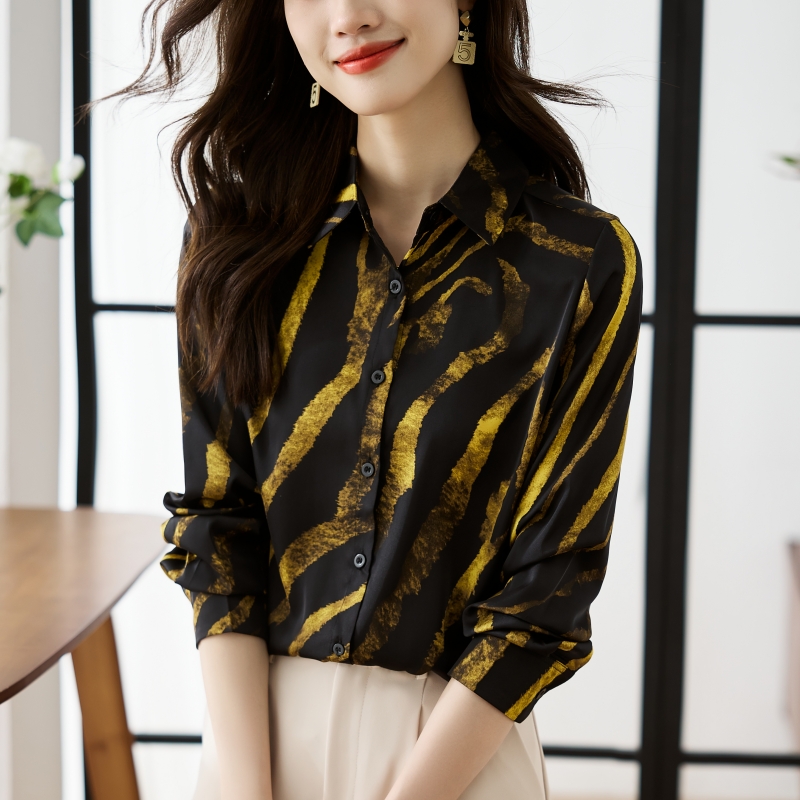 เสื้อเชิ้ตผู้หญิงแขนยาว เสื้อเชิ้ตผู้หญิงใส่ทํางาน 390 บาทต่อชิ้น ฟรีค่าจัดส่ง