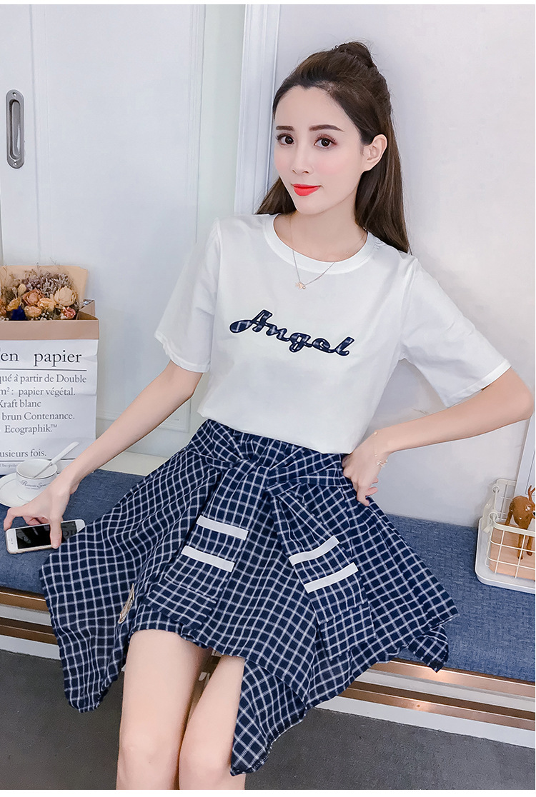 Set_bs1768 ชุดเซ็ท 2 ชิ้น(เสื้อ+กระโปรง) เสื้อยืดสีขาวเนื้อนุ่มปักลายตัวอักษร + กระโปรงลายสก็อตโทนสีน้ำเงินทรงเท่ๆ ปักอาร์ม งานเข้าเซ็ทดูมีดีเทลใส่แล้วน่ารักสุด แยกใส่กับตัวอื่นก็เก๋ไปอีกจ้า