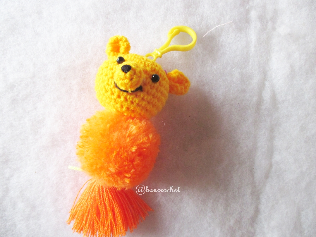 พวงกุญแจปอมปอมหมีพู pompoms pooh crochet keychain