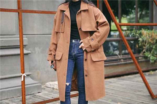 OverCoat เสื้อโค้ทกันหนาว สไตล์เกาหลี แต่งดีเทลเยอะ ทรงโคล่งสีน้ำตาล ผ้าวูลผสมเนื้อดี บุซับในกันลม พร้อมส่ง same pic