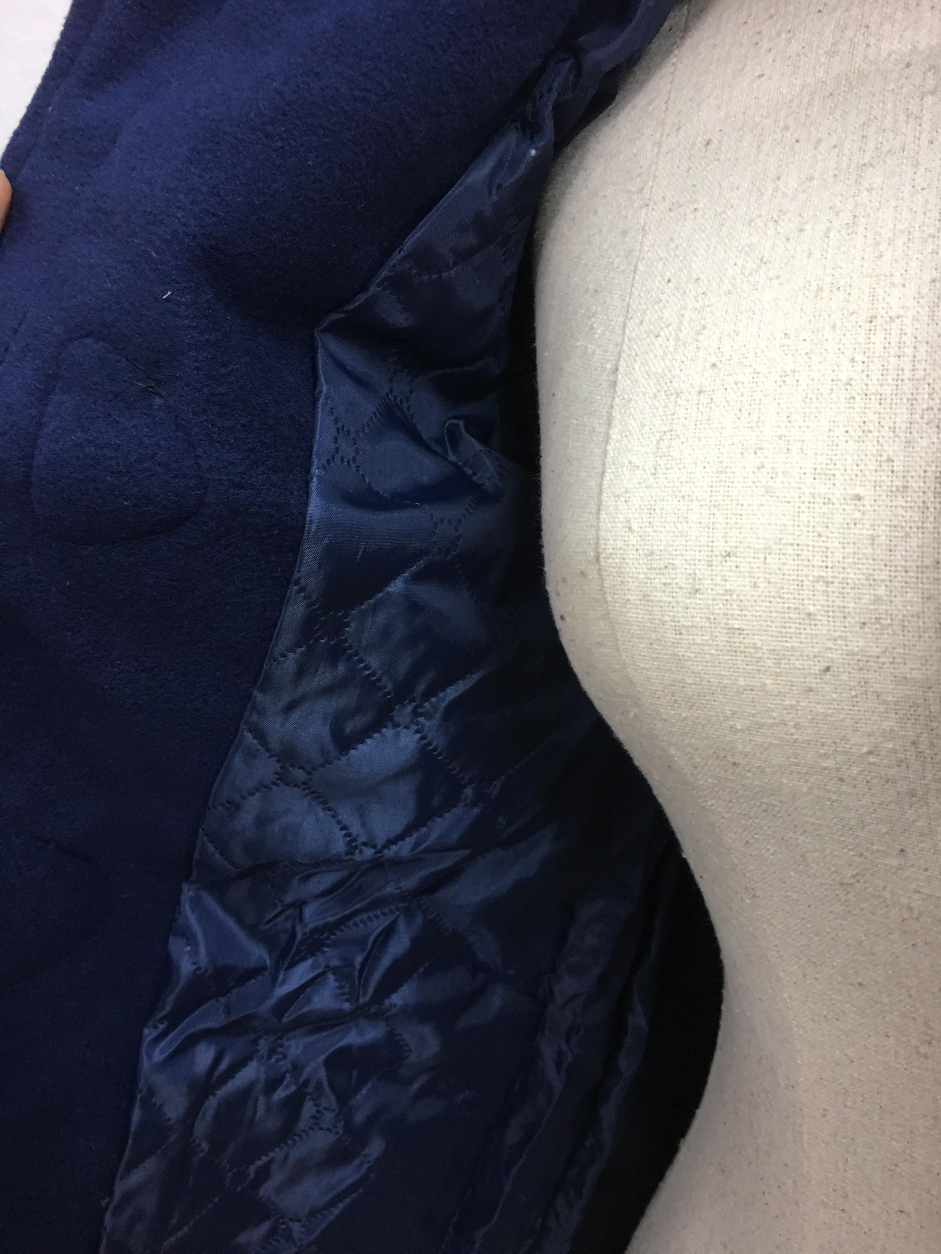 เสื้อโค้ทกันหนาว สีกรมท่า ทรงสวย รุ่นนี้เก๋ตรงกระดุมเลยจ้า ผ้าวูลเนื้อหนาบุซับในกันลม สีกรมท่า