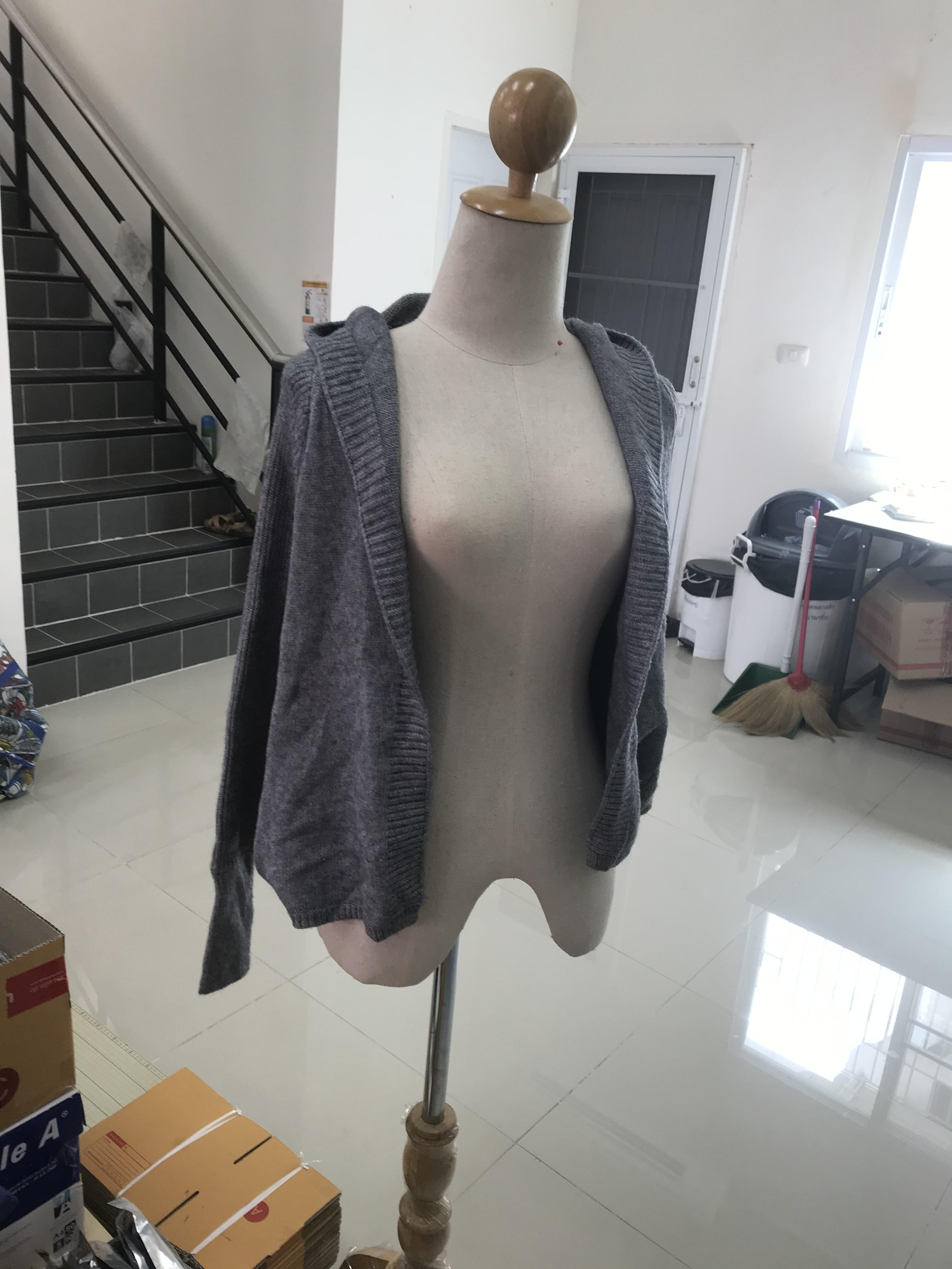 ผ้านุ่มมากๆ เสื้อคลุมกันหนาว ไหมพรมถัก ตัวสั้นมีฮู้ด มีให้เลือกหลายสี พร้อมส่ง