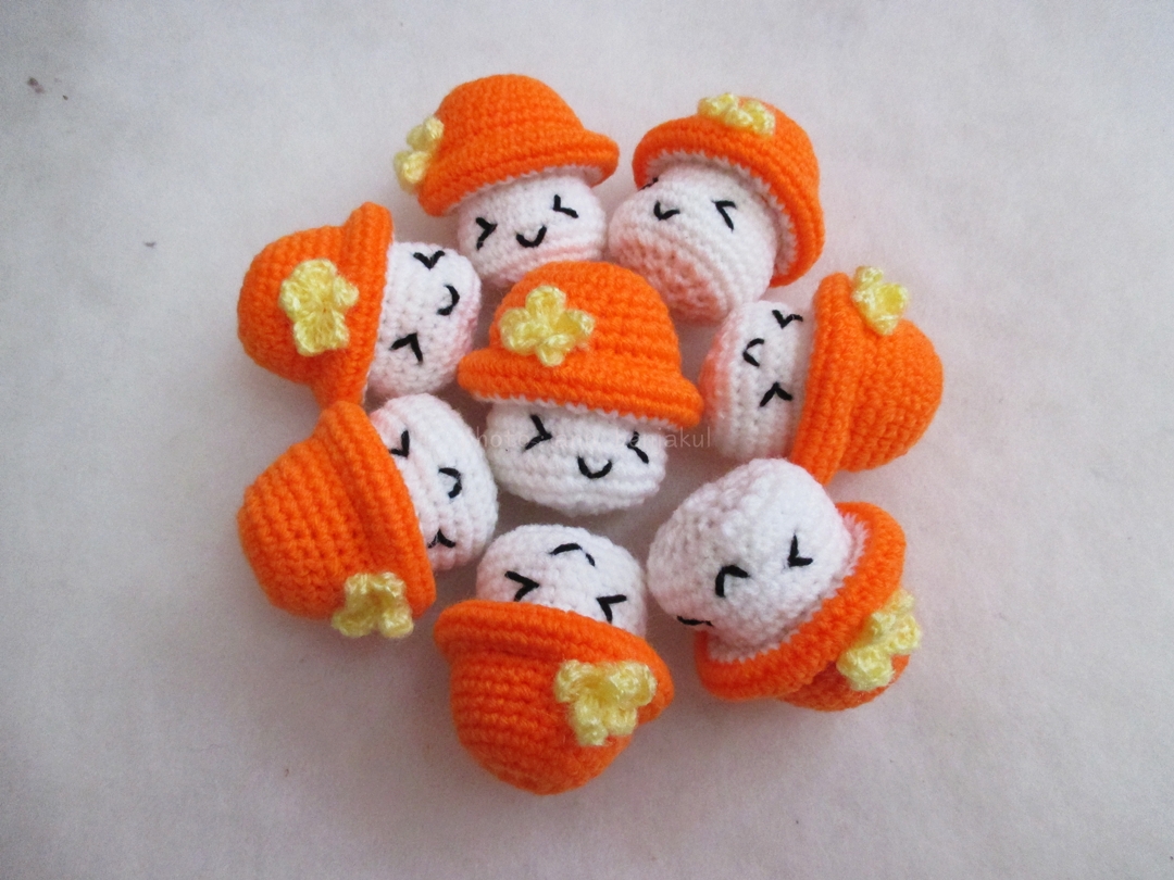 พวงกุญแจเห็ดถัก สีส้ม