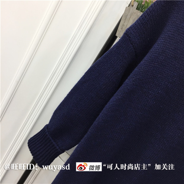 Sweater สีกรมเข้ม เสื้อไหมพรมถักคอตั้งตัวยาว ใส่ตัวเดียวเป็นเดรสได้เลย เก๋ๆ ไหมพรมนุ่มยืดได้เยอะ