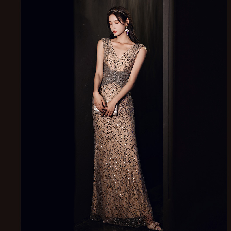 ชุดราตรี ชุดราตรีสวยหรู แบบ ทันสมัย Evening dress