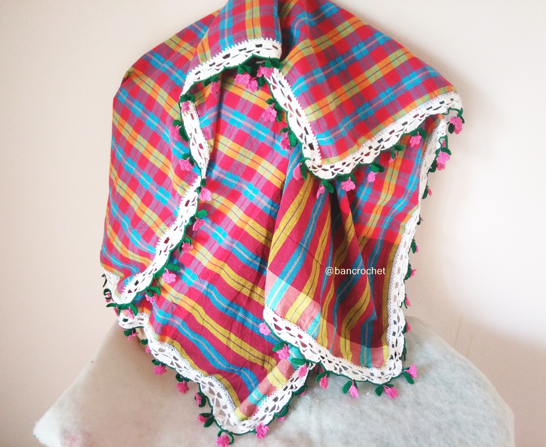 ผ้าปูโตีะถักโครเชต์ Crochet table runner หลากสี 150*150 CM