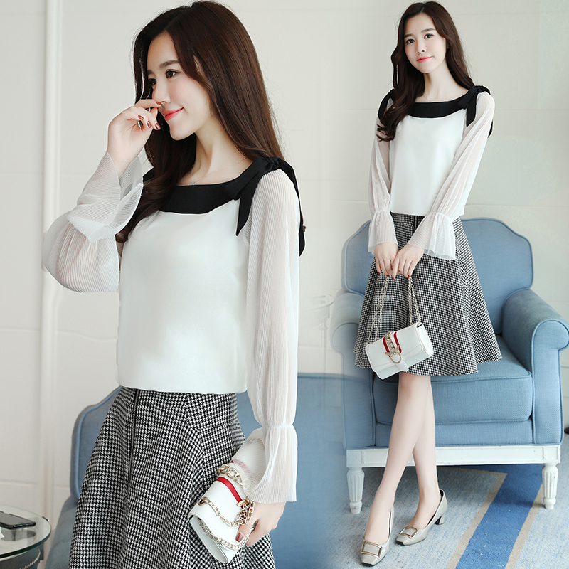 Blouse3781 เสื้อแขนยาวผูกโบว์ไหล่แต่งขอบอกสีดำตัดกับตัวเสื้อดูมีดีเทล ผ้าโพลีเนื้อดี งานสวยแมทช์กับอะไรก็ดูดี ใส่เที่ยว/ใส่ทำงานได้ มี 2 สี ขาว, ครีม