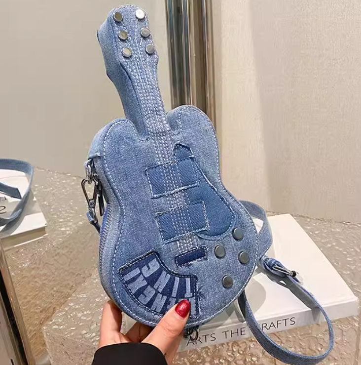กระเป๋าสะพาย ผ้ายีนส์ จำลอง ทรงกีตาร์ แบบวัยรุ่น น่ารัก ๆ กระเป๋าสะพายแฟชั่น ทรงกีตาร์ เก๋ ๆ 775304