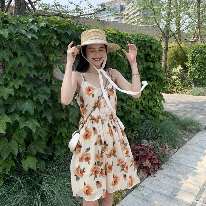 Dress4651 เดรสสายเดี่ยวลายดอกไม้โทนสีน้ำตาลครีม ดีเทลตีเกล็ดช่วงอกแต่งกระดุม ซิปข้างใส่ง่าย มีซับในอย่างดีทั้งชุด สายบ่าผูกปรับความยาวได้ ผ้าชีฟองเกรดพรีเมียมมีน้ำหนักทิ้งตัว ผ้าสวยเนื้อดีไม่บาง ใส่เดี่ยวใส่เที่ยวทเะลหรือแมทช์กับเสื้อเก๋ๆ