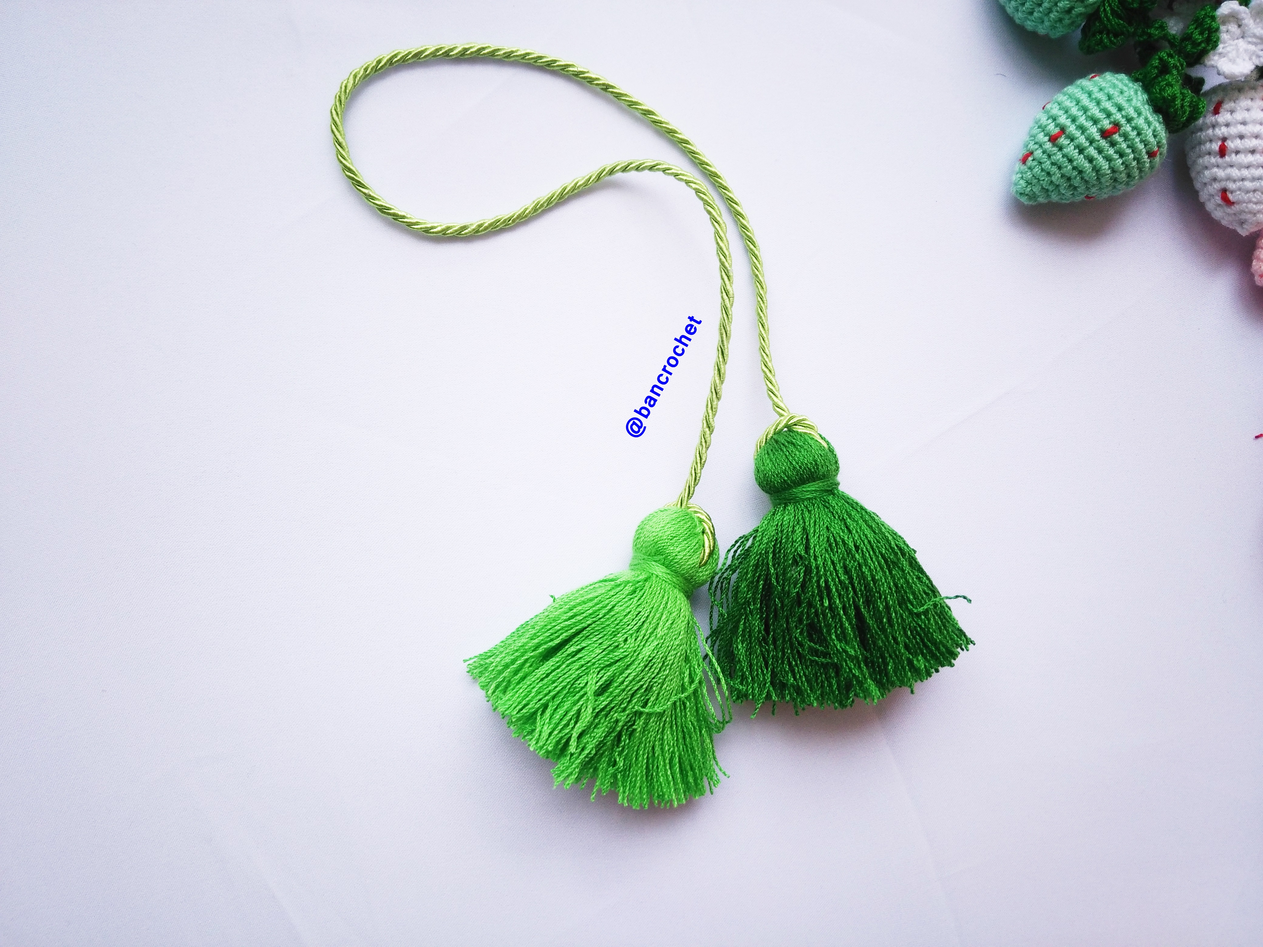 Bancrochet พู่ห้อยกระเป๋า/ที่ห้อยกระเป๋าแฮนด์เมด Tassels keychain hanging for bags หลากสี 4 นิ้ว