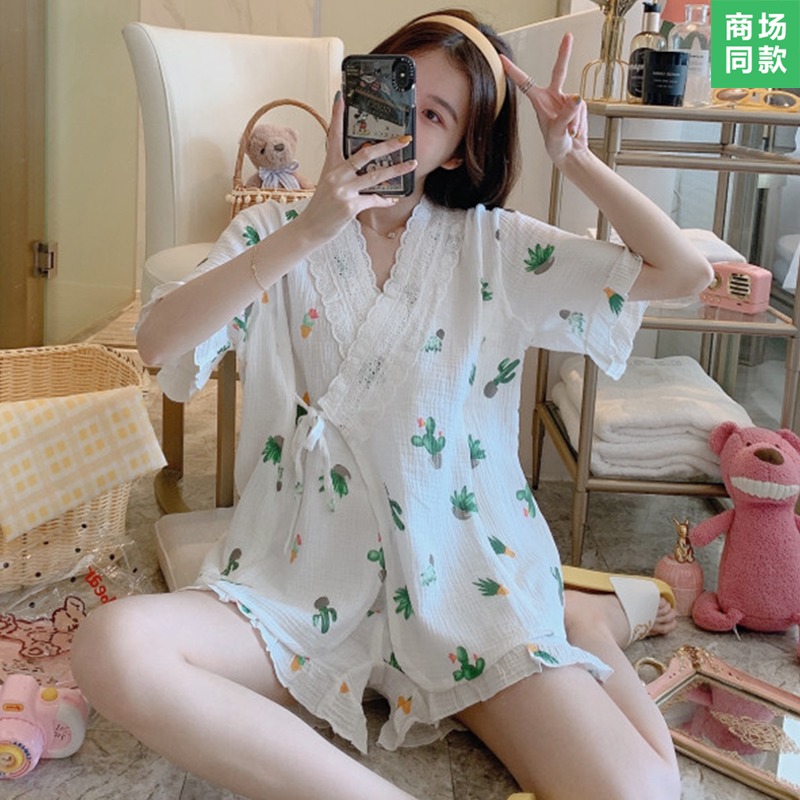 ชุดนอนผู้หญิง