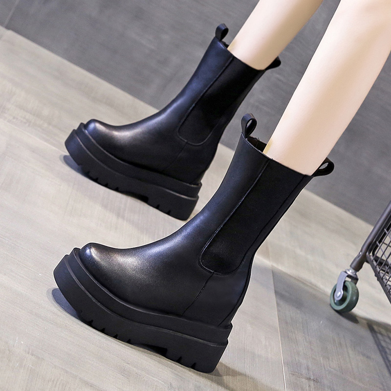 รองเท้าผ้าใบเสริมส้นสูง ไซต์35-39 สนใจทักแชท ฟรีค่าส่ง!