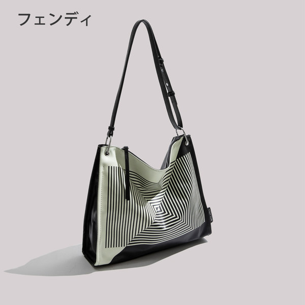 กระเป๋าสะพายข้างผู้หญิง กระเป๋าสะพายสไตล์เกาหลี By Japanese フェンディ authentic bag