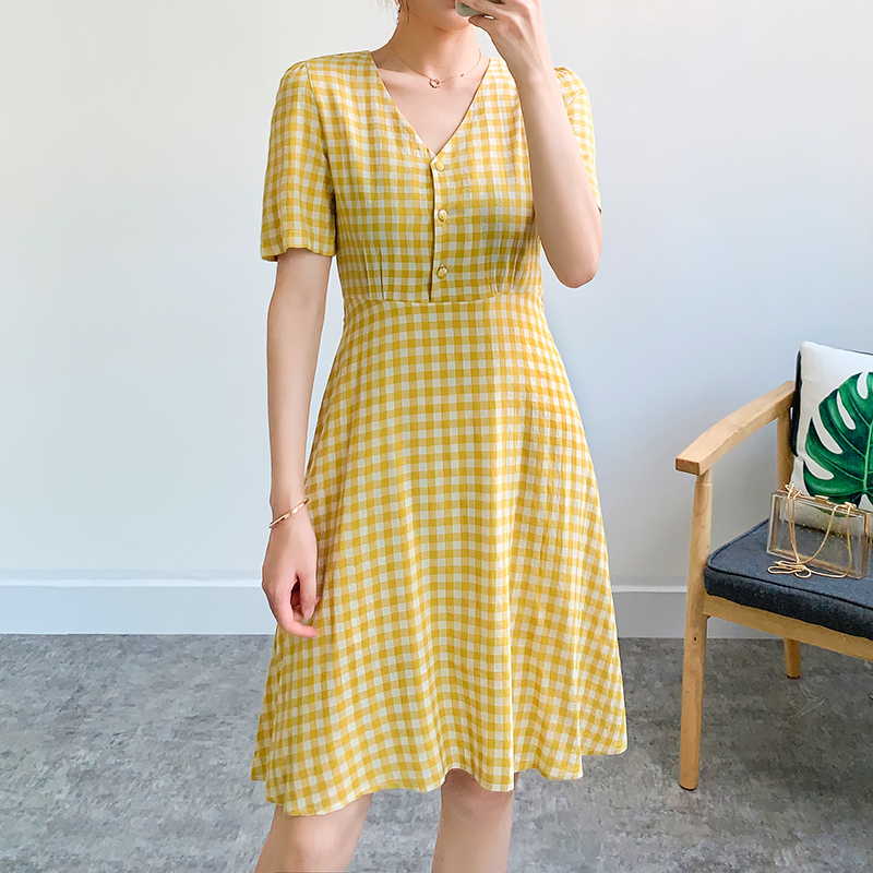 Dress4549 เดรสลายสก็อตคอวีกระดุมหน้าแกะได้ ซิปหลังใส่ง่าย มีผ้าผูกเอว ผ้าคอตตอนลินินเนื้อดีใส่สบาย งานดีทรงดี ทรงนี้น่ารักใส่ได้เรื่อยๆ ใส่ทำงาน/ใส่เที่ยว ชุดเดียวจบ มี 2 สี เหลือง, แดง
