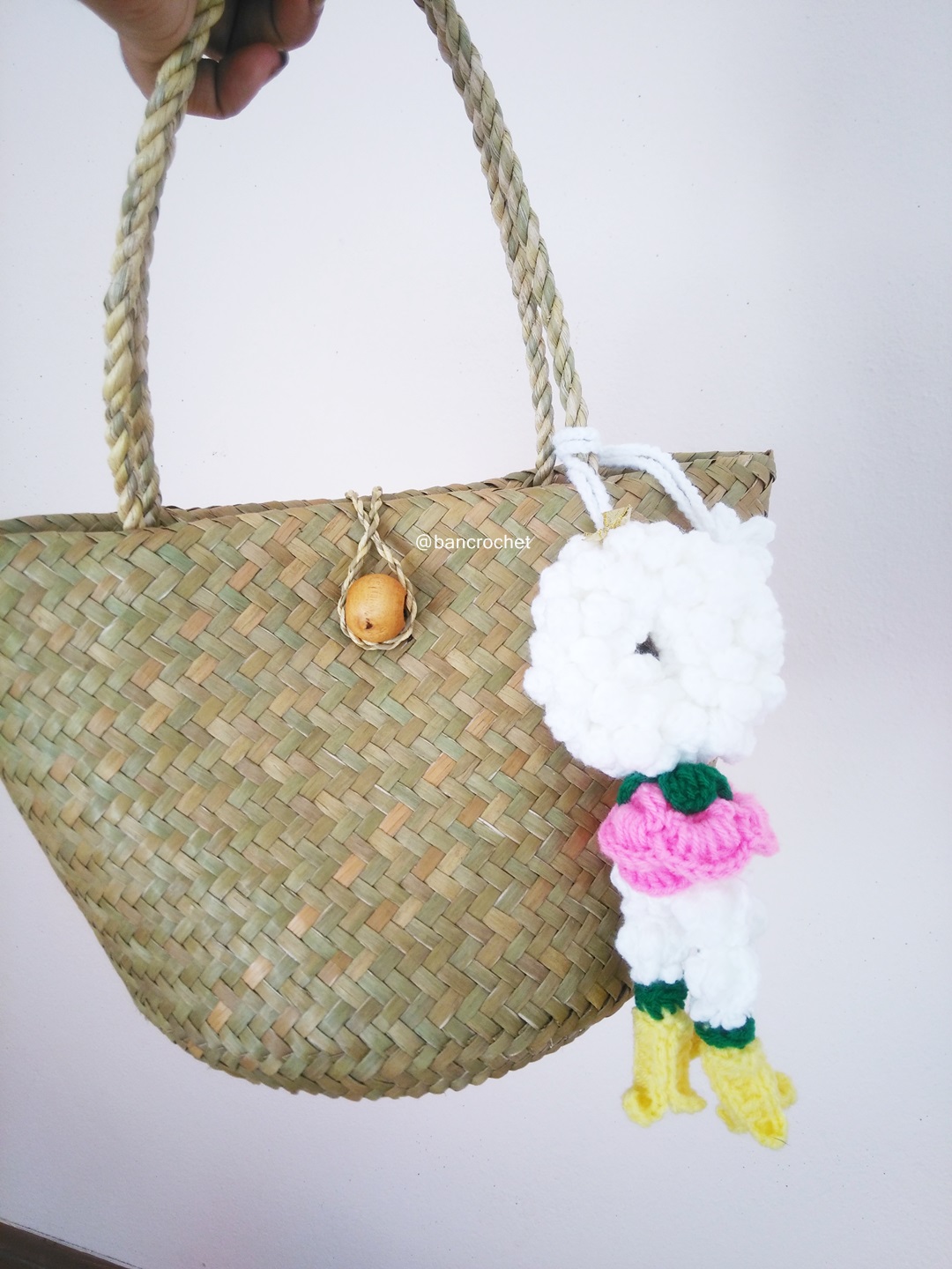 Bancrochet กระเป๋าสานกระจูดประดับพวงมาลัย grajood basket weave bags คละสี 7*10*7*12 นิ้ว