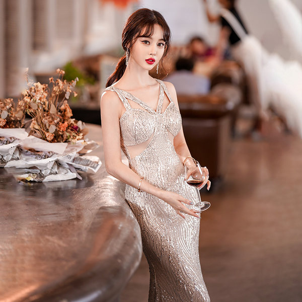 ชุดราตรี ชุดราตรีสวยหรู แบบ ทันสมัย Evening dress