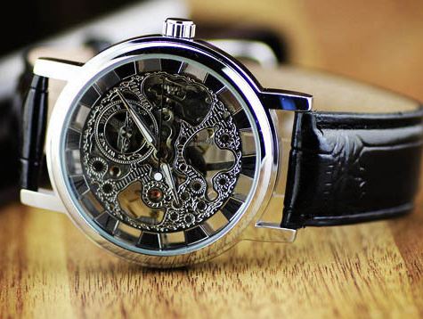 นาฬิกาข้อมือ แบบโชว์กลไก ด้านใน Automatic watch สายหนังแท้ สีดำ กรอบหน้าปัด มี 2 สี สีทอง และ สีเงิน ของขวัญสุดหรู ให้แฟน เก๋มากค่ะ no 8444810_1
