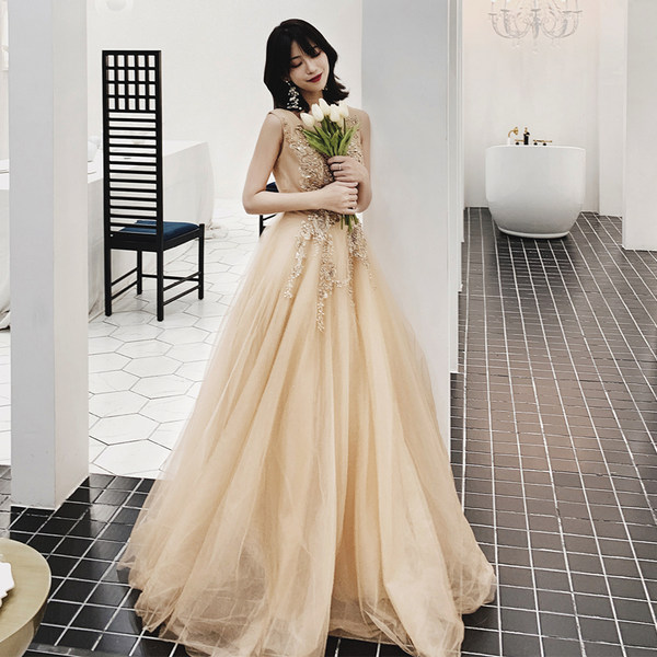 ชุดราตรี ชุดออกงาน ดีไซน์หรู แบรนด์ Angel