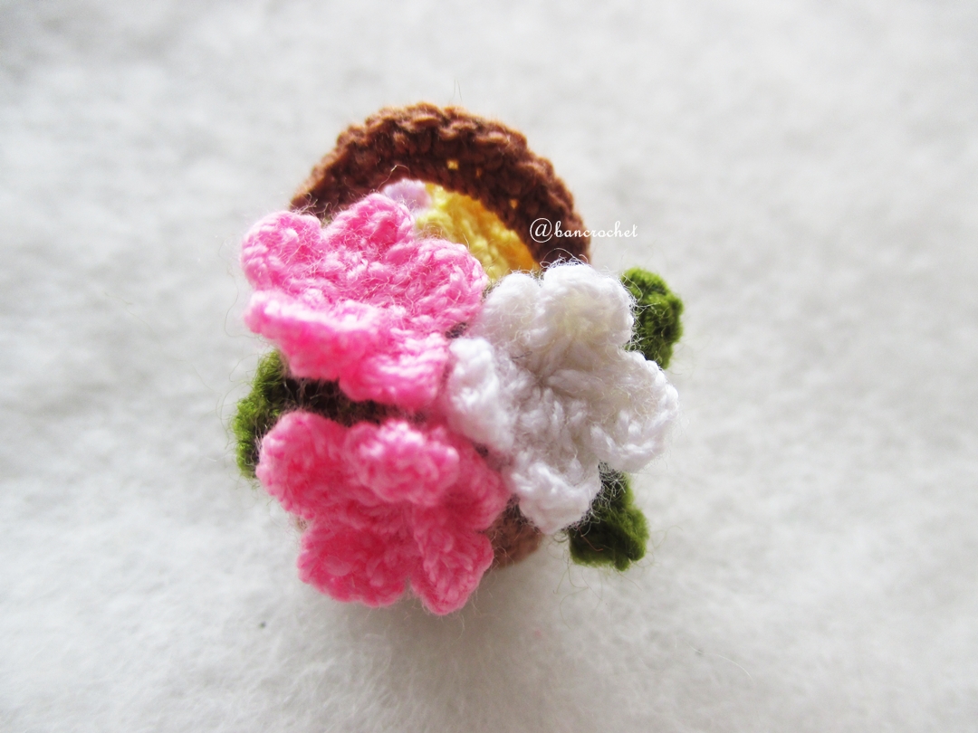 ช่อดอกไม้ใส่ตะกร้าจิ๋ว mini flowers crochet